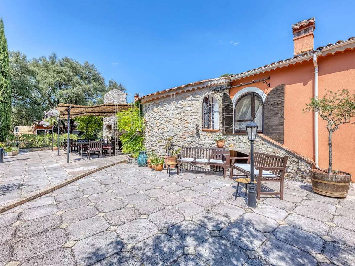 House Besse-sur-Issole