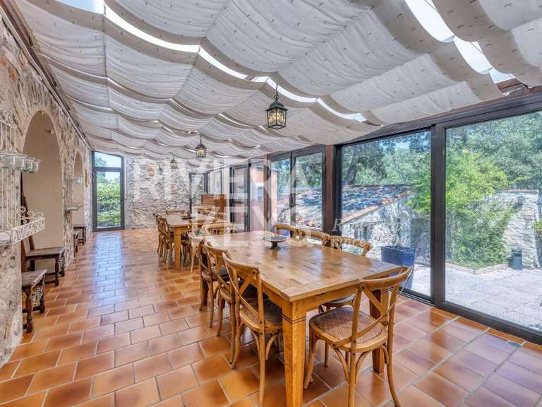 Maison Besse-sur-Issole - 10 chambres - 870m²