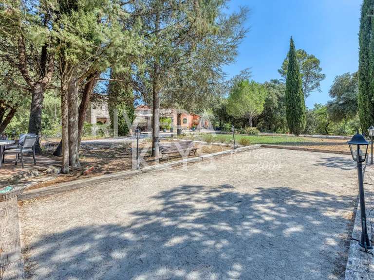 Maison Besse-sur-Issole - 10 chambres - 870m²