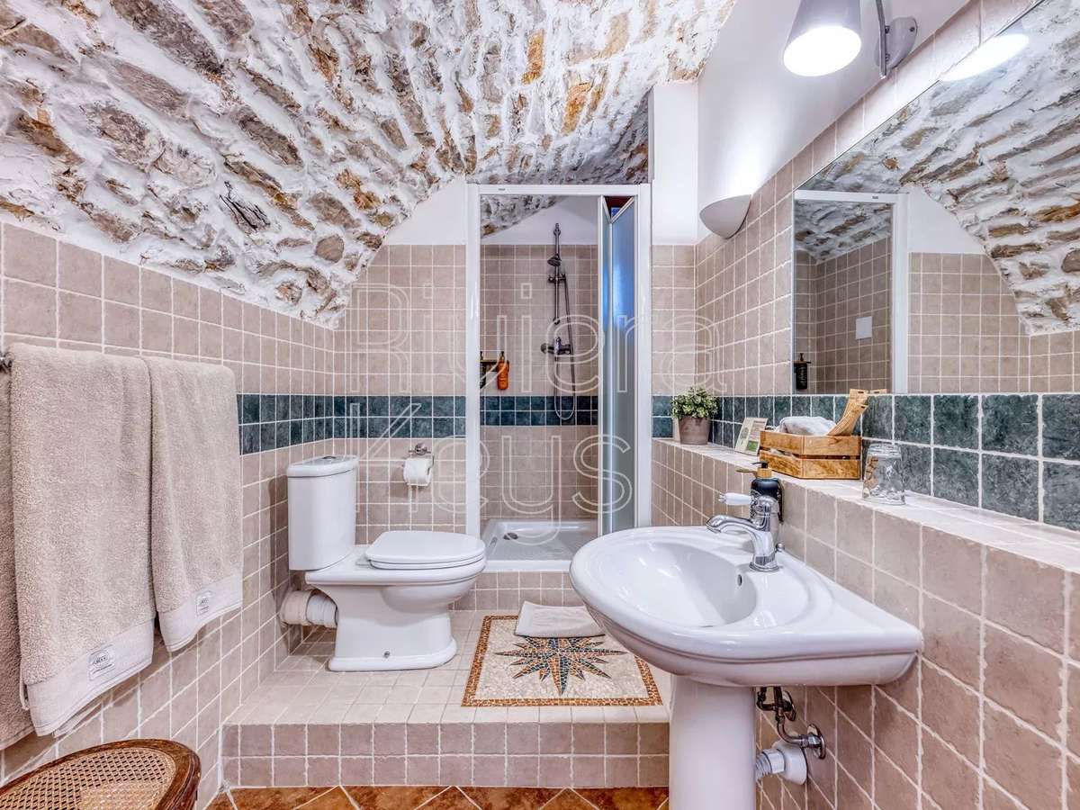 House Besse-sur-Issole