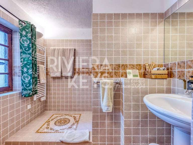 Maison Besse-sur-Issole - 10 chambres - 870m²