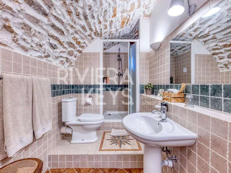 Maison Besse-sur-Issole - 10 chambres - 870m²