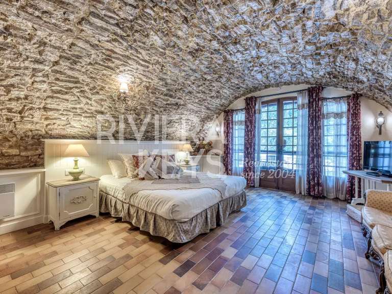 Maison Besse-sur-Issole - 10 chambres - 870m²