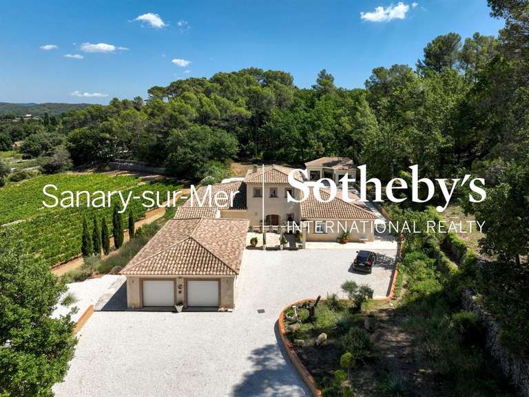 Maison Besse-sur-Issole - 6 chambres - 312m²