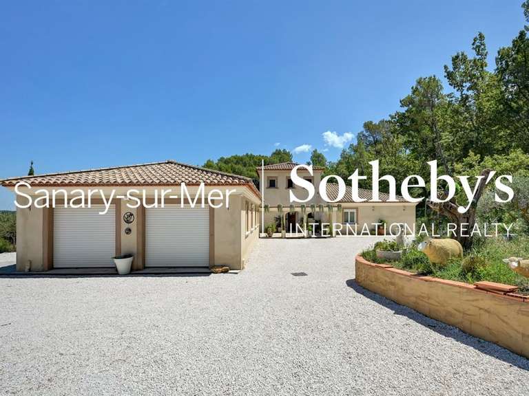 Maison Besse-sur-Issole - 6 chambres - 312m²