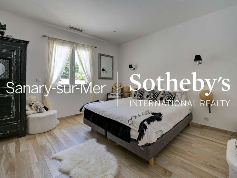 Maison Besse-sur-Issole - 6 chambres - 312m²