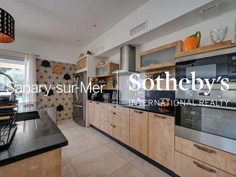 Maison Besse-sur-Issole - 6 chambres - 312m²