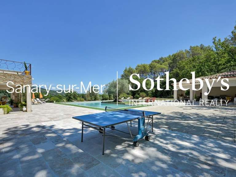 Maison Besse-sur-Issole - 6 chambres - 312m²