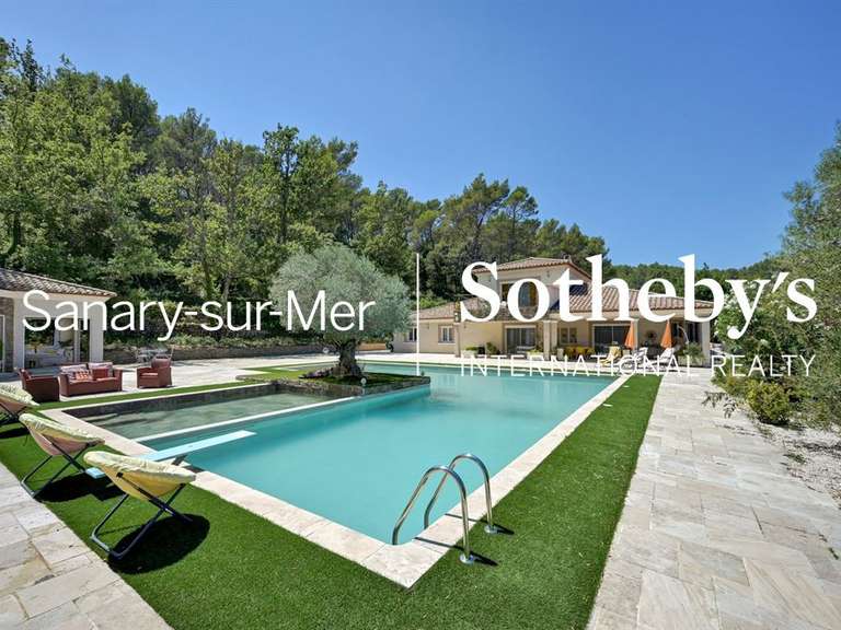 Maison Besse-sur-Issole - 6 chambres - 312m²