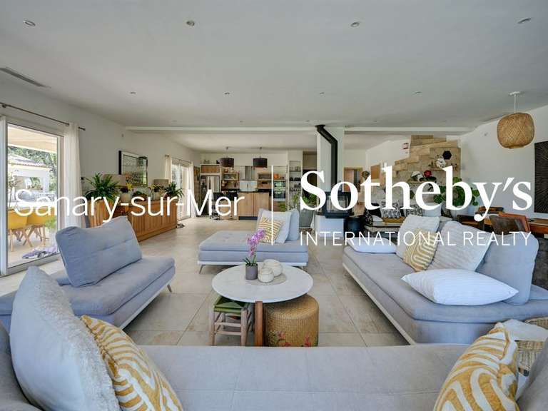 Maison Besse-sur-Issole - 6 chambres - 312m²