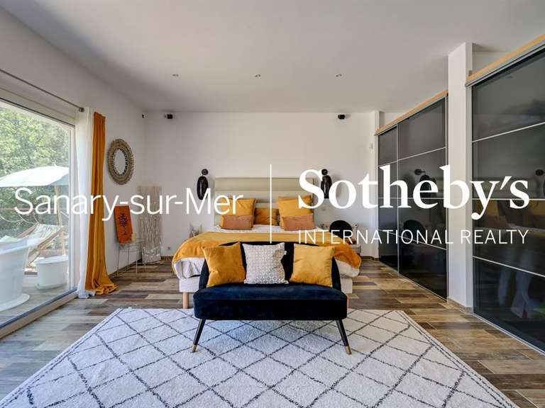 Maison Besse-sur-Issole - 6 chambres - 312m²