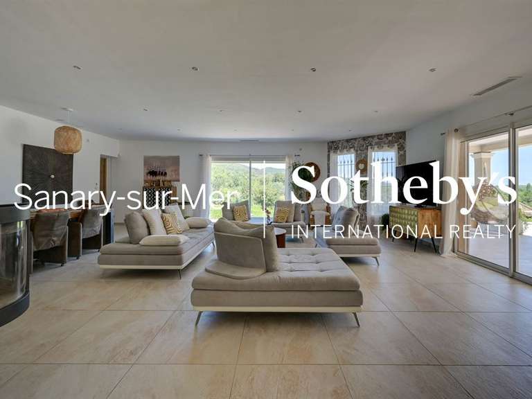 Maison Besse-sur-Issole - 6 chambres - 312m²