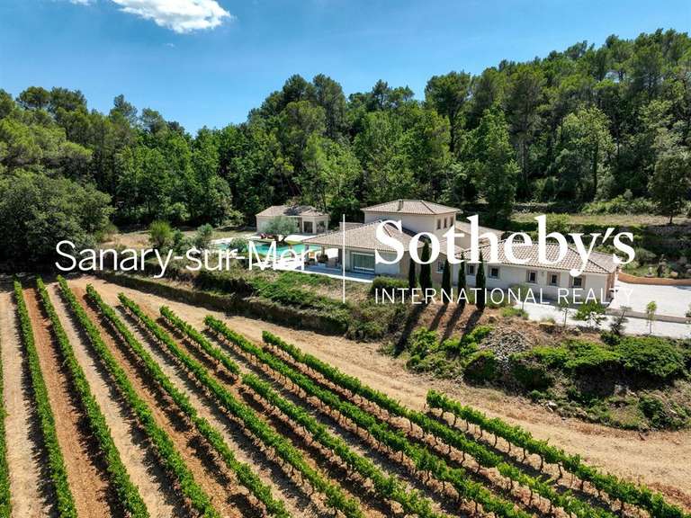 Maison Besse-sur-Issole - 6 chambres - 312m²