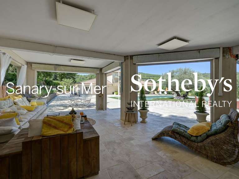 Maison Besse-sur-Issole - 6 chambres - 312m²