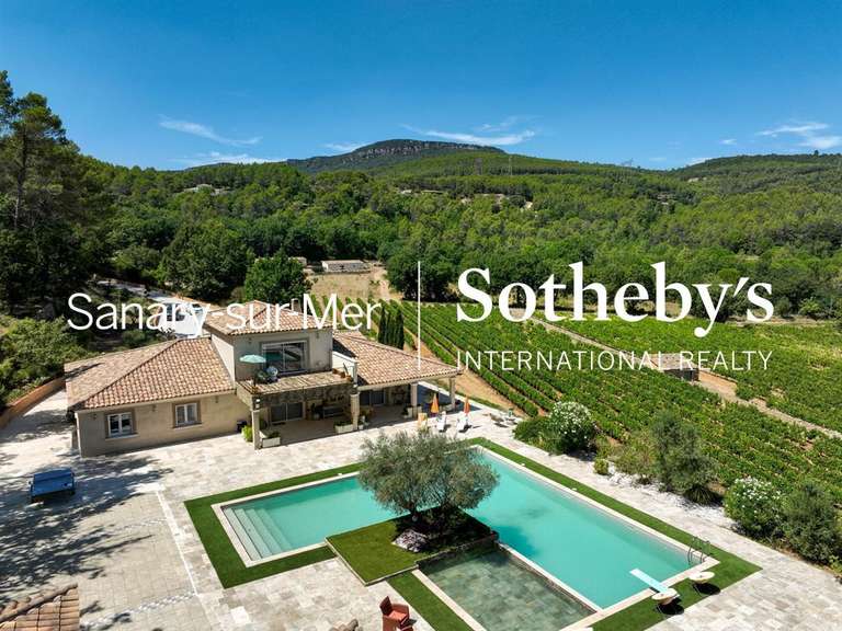 Maison Besse-sur-Issole - 6 chambres - 312m²