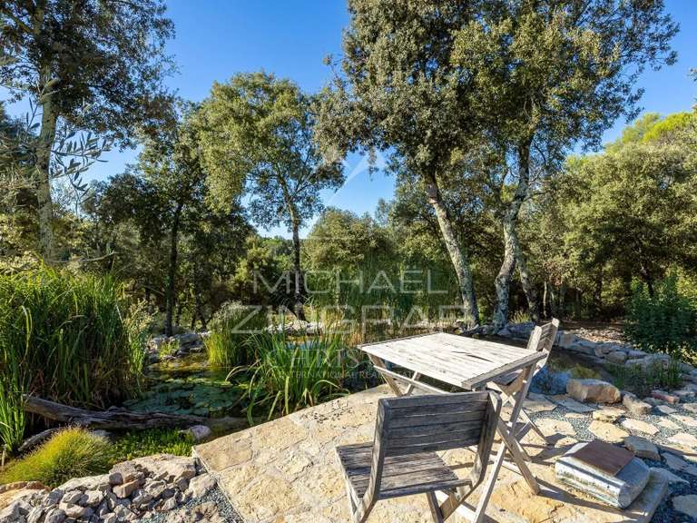 Maison Besse-sur-Issole - 4 chambres - 210m²