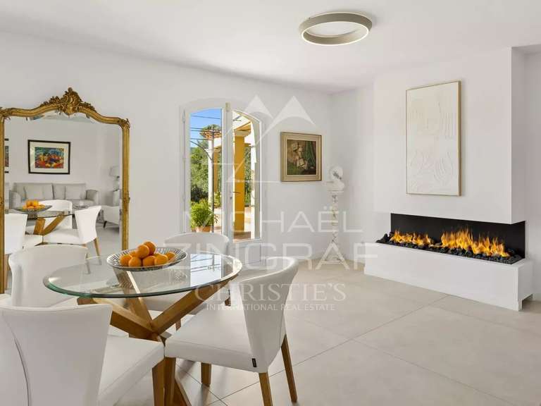 Maison Besse-sur-Issole - 4 chambres - 210m²