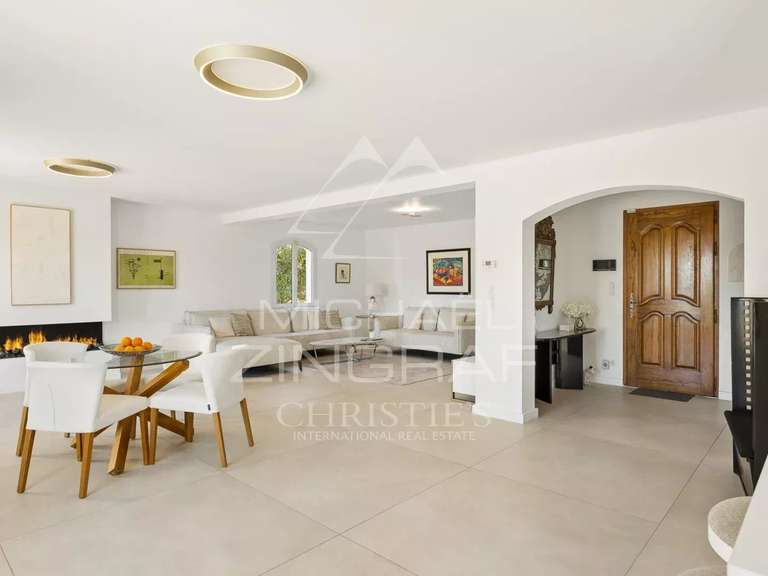 Maison Besse-sur-Issole - 4 chambres - 210m²