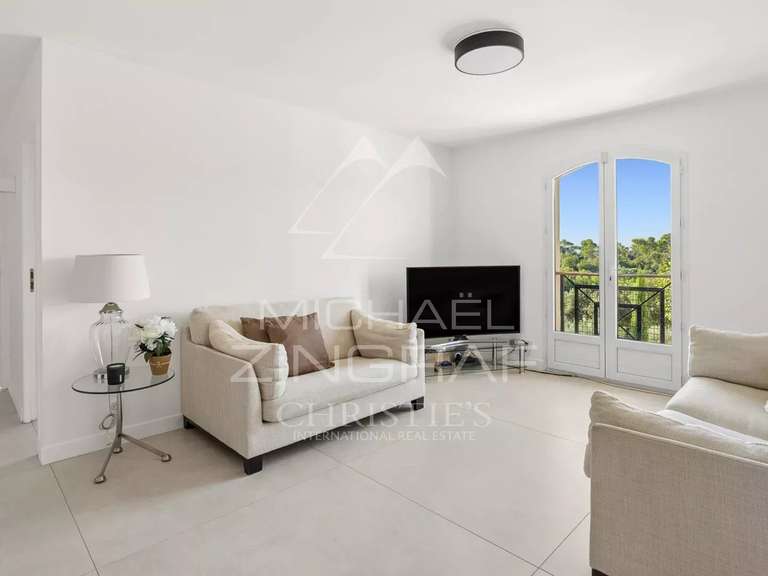 Maison Besse-sur-Issole - 4 chambres - 210m²