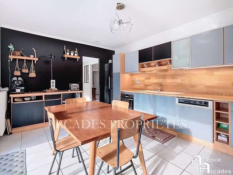 Maison Beychac-et-Caillau - 5 chambres - 172m²