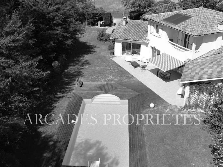 Maison Beychac-et-Caillau - 5 chambres - 172m²