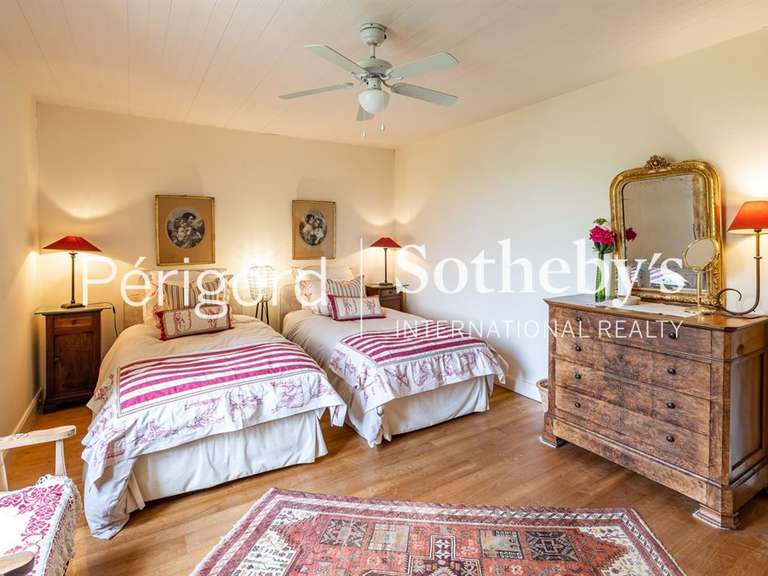 Maison Beynac-et-Cazenac - 5 chambres - 365m²