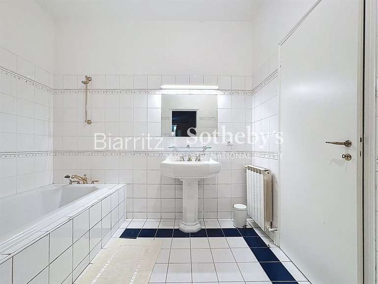 Apartment Biarritz - 2 bedrooms - 208m²