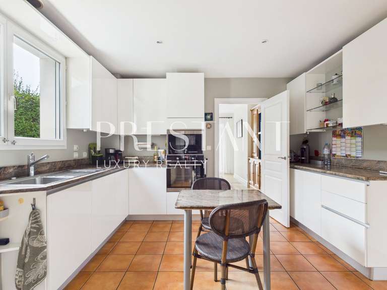 House Biarritz - 5 bedrooms - 281m²