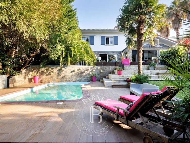 House Biarritz - 7 bedrooms - 301m²
