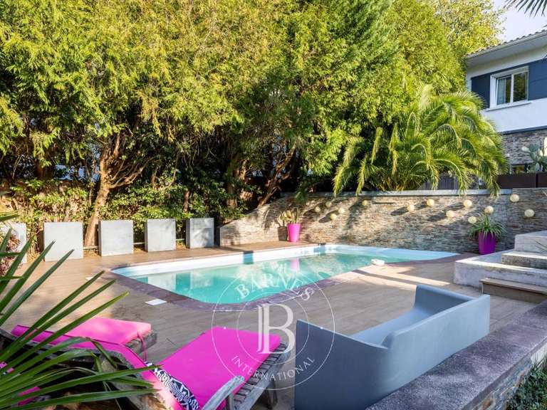 House Biarritz - 7 bedrooms - 301m²