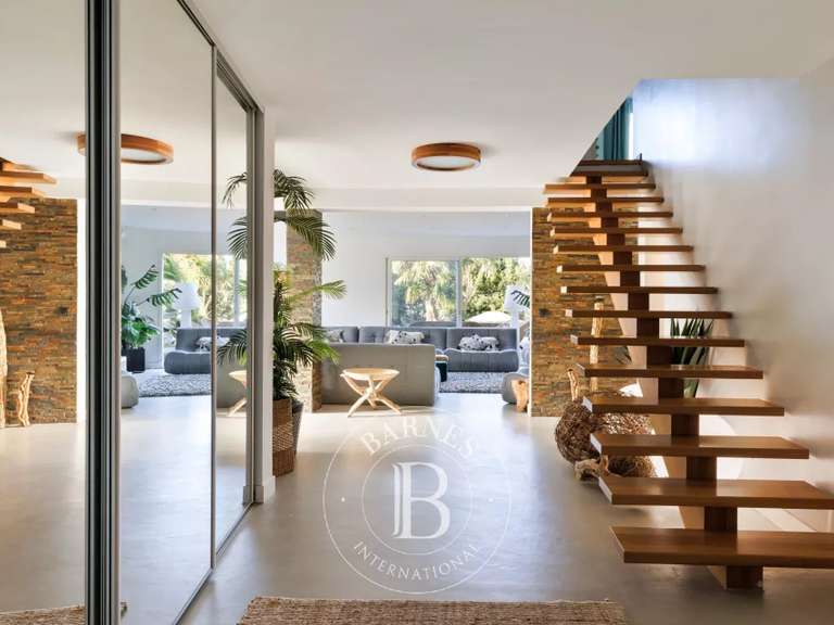 House Biarritz - 7 bedrooms - 301m²