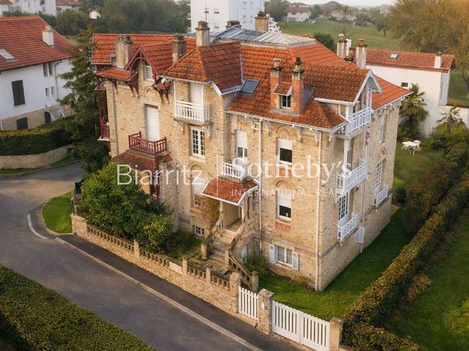 House Biarritz - 6 bedrooms - 305m²