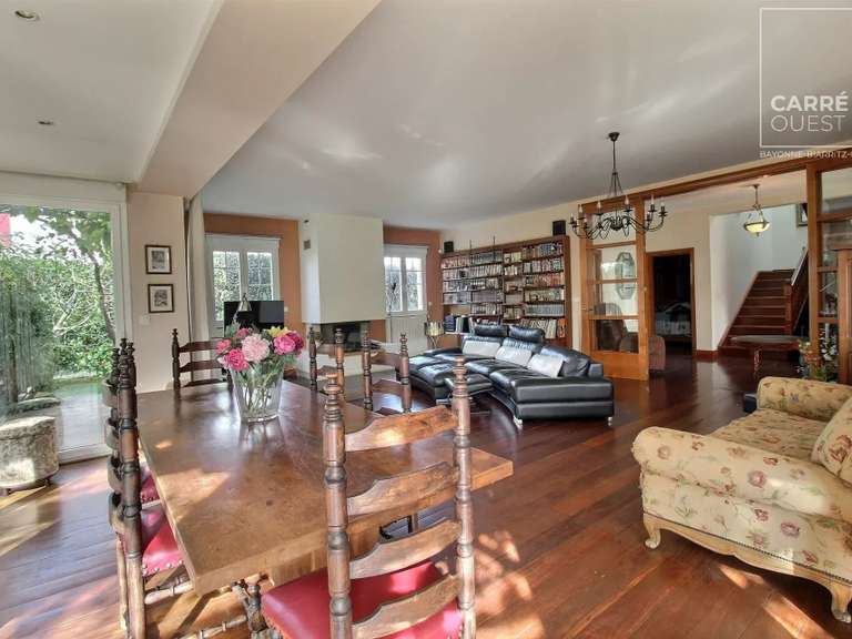 Maison Biarritz - 5 chambres - 270m²