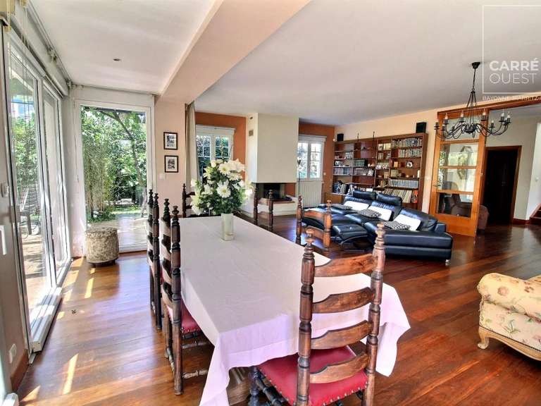 Maison Biarritz - 5 chambres - 270m²