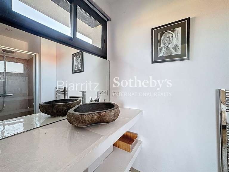 House Biarritz - 5 bedrooms - 323m²