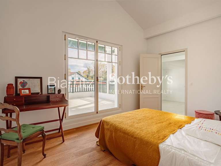 House Biarritz - 5 bedrooms - 247m²