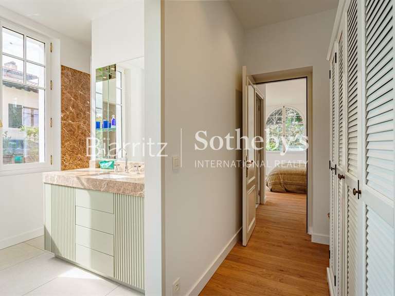 House Biarritz - 5 bedrooms - 247m²