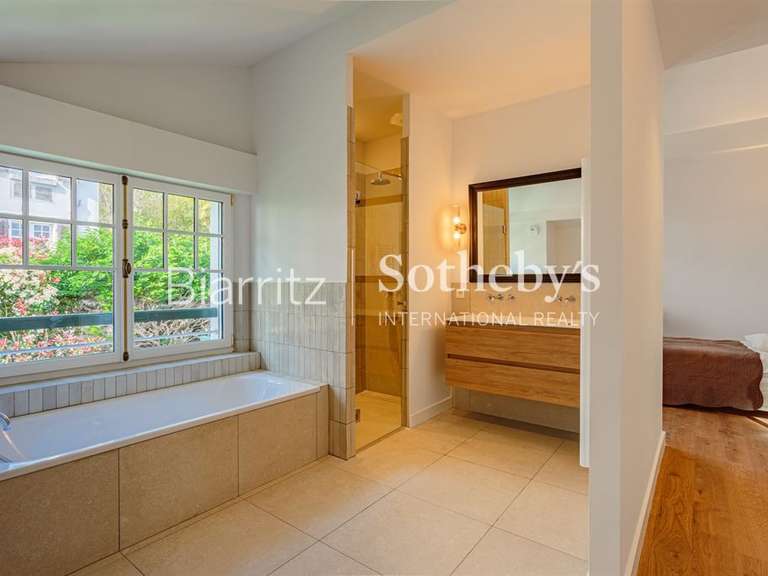 House Biarritz - 5 bedrooms - 247m²