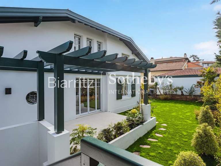 Maison Biarritz - 5 chambres - 247m²