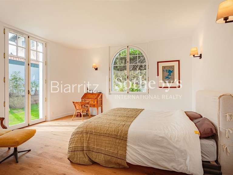 House Biarritz - 5 bedrooms - 247m²