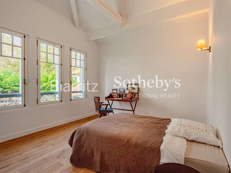 House Biarritz - 5 bedrooms - 247m²