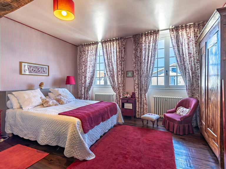 House Bidache - 4 bedrooms - 296m²