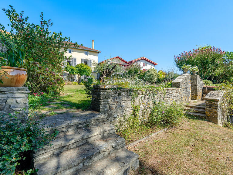 House Bidache - 4 bedrooms - 296m²