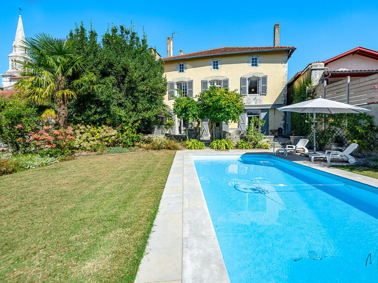 House Bidache - 4 bedrooms - 296m²
