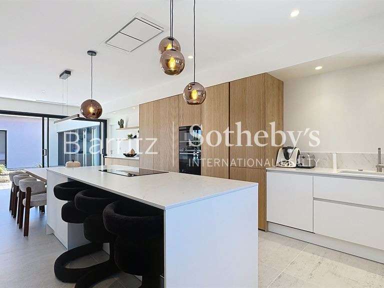 House Bidart - 5 bedrooms - 310m²