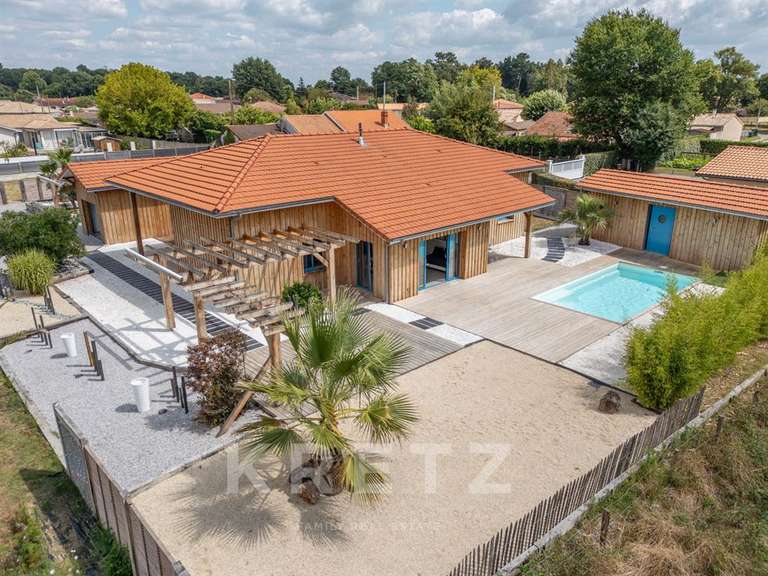 Maison Biganos - 4 chambres - 200m²