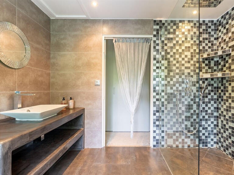 House Bihorel - 4 bedrooms - 302m²