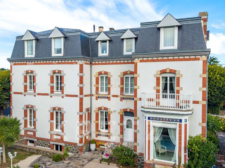 Maison Binic-Etables-sur-Mer - 5 chambres - 202m²