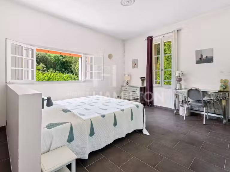 Bien atypique Biot - 9 chambres - 420m²