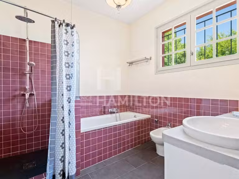 Bien atypique Biot - 9 chambres - 420m²